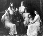 Mikuláš II. s rodinou