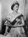 Kráľovná Alžbeta II. na oficiálnom portréte z roku 1952