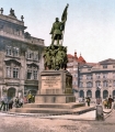 Pomník maršala Radeckého na pražskom Malostranskom námestí (v časoch monarchie Radeckého námestí), odhalil cisár František Jozef I.. V roku 1919 ho od